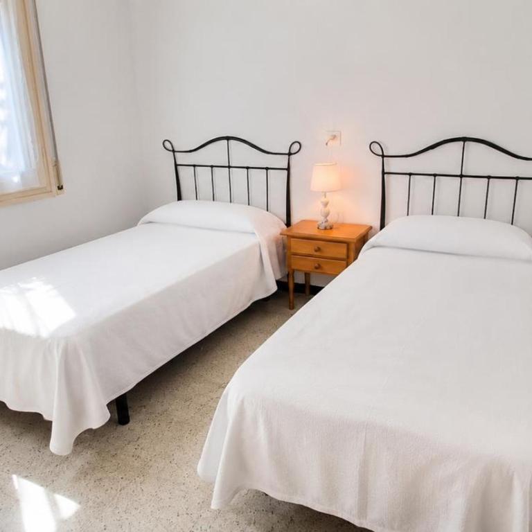 Apartamento Familiar Cerca de la Playa en Llançà con Aparcamiento y Mascotas Permitidas - ES-170-2 - Appartement - 15