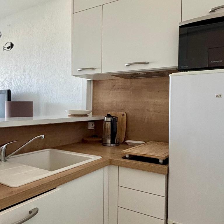 Studio cabine vue mer, parking sécurisé - pers. - FR-1-748-38 - Apartment - 12