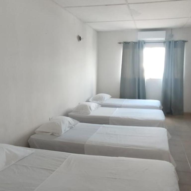 Hotel Almirante Padilla - Quadruple Room - 3