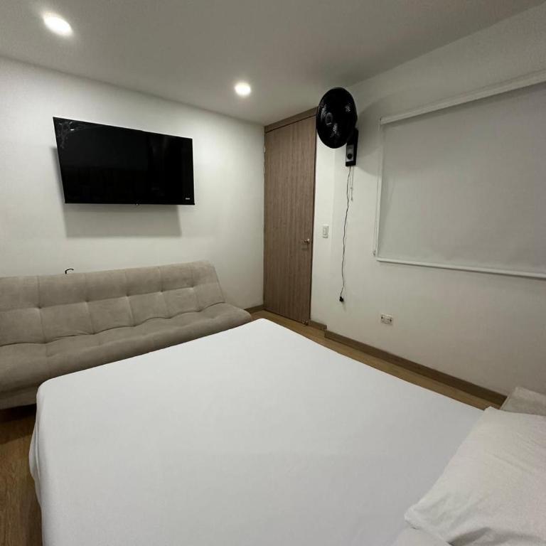 Laureles de lujo - Two-Bedroom Apartment - 9