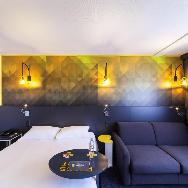 ibis Styles Poitiers Nord - Chambre Familiale Standard avec Lit Double et Canapé-Lit - 4
