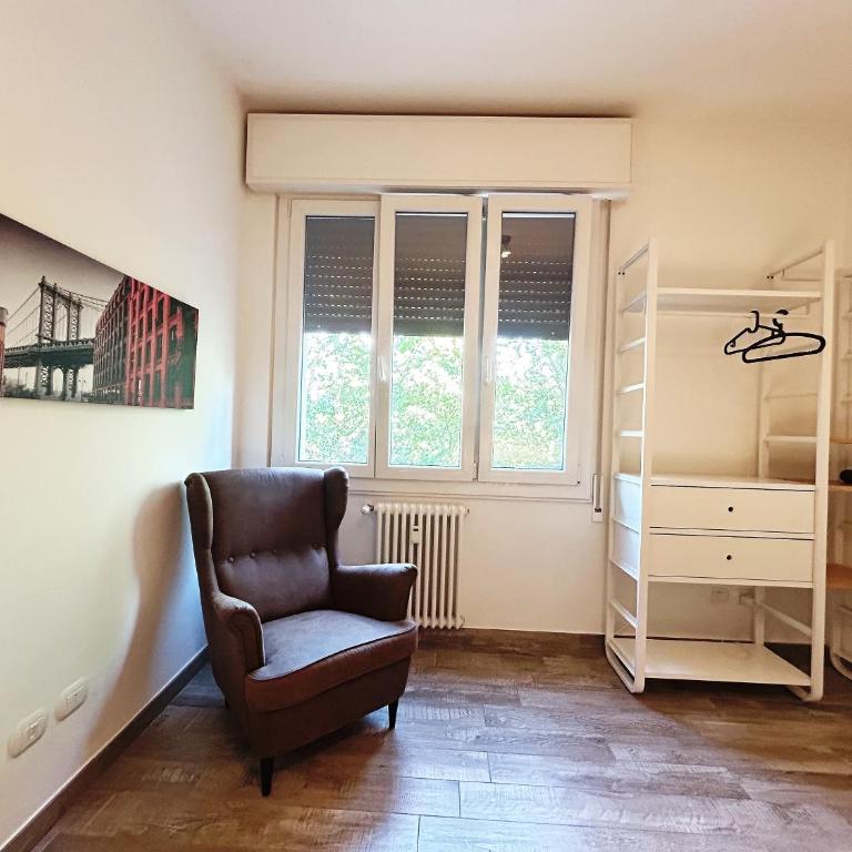 B&B GATE 10 FIERA Bologna - Camera Deluxe Matrimoniale/Doppia con Letti Singoli con Vista Città - 4