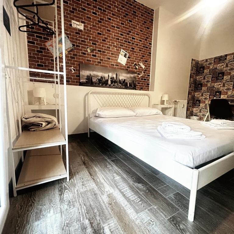 B&B GATE 10 FIERA Bologna - Camera Matrimoniale con Bagno Privato - 5
