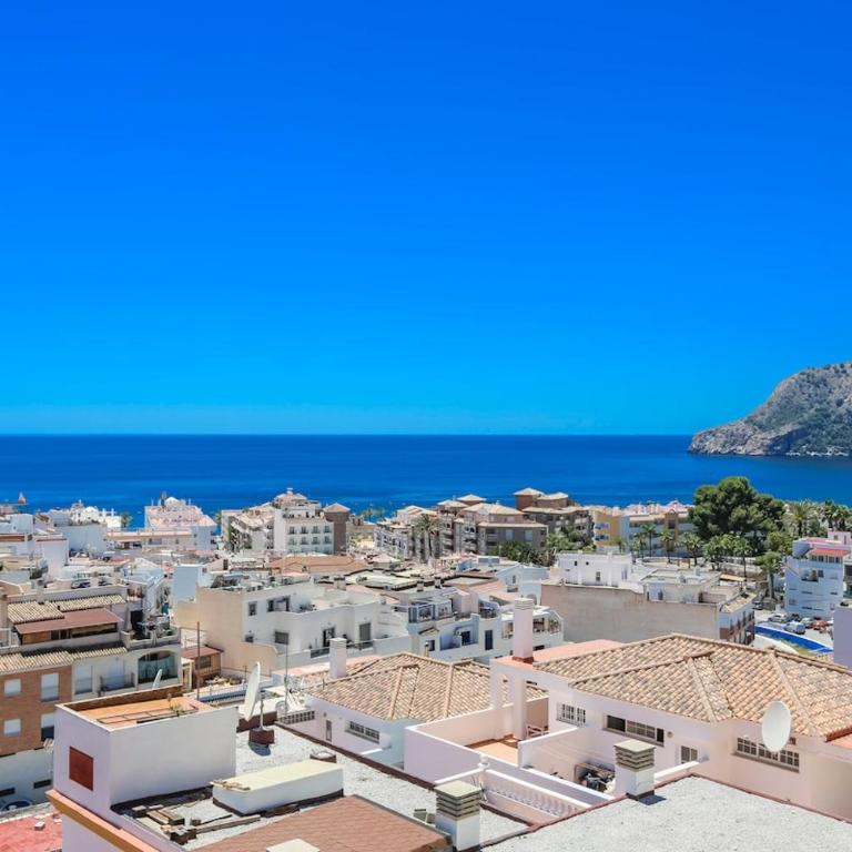 Stunning 2BR Apartment with Panoramic Sea Views - Two-Bedroom Apartment - 21