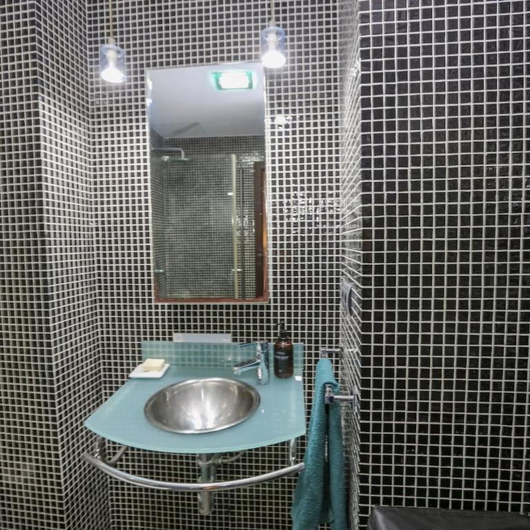 Stunning 2BR Apartment with Panoramic Sea Views - Two-Bedroom Apartment - 31