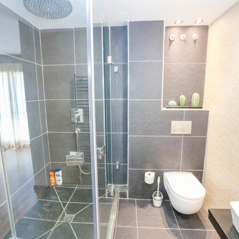 Stunning 2BR Apartment with Panoramic Sea Views - Two-Bedroom Apartment - 39
