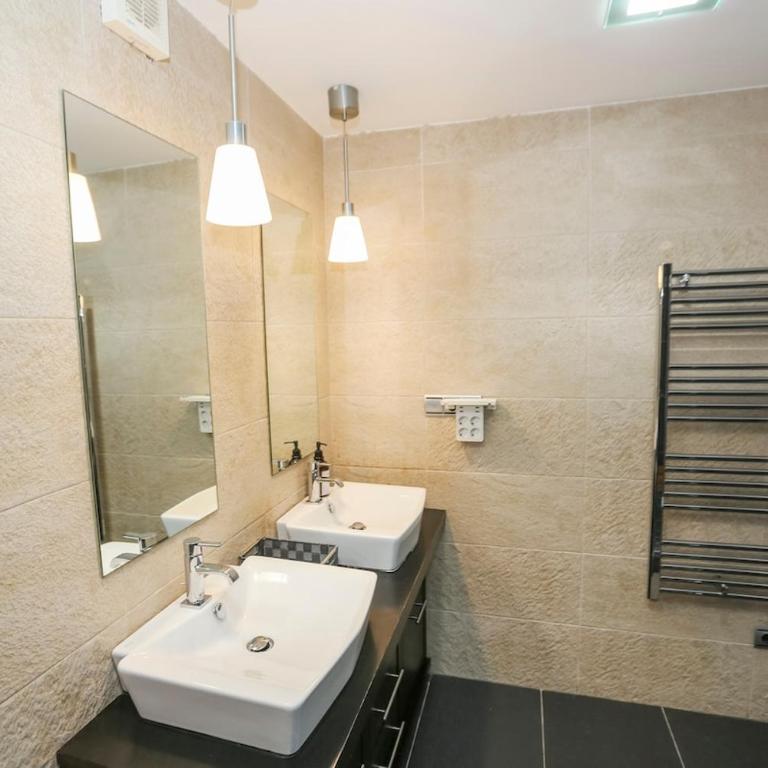 Stunning 2BR Apartment with Panoramic Sea Views - Two-Bedroom Apartment - 49