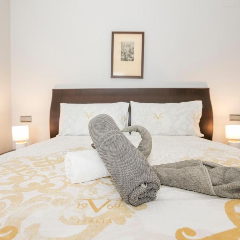 Stunning 2BR Apartment with Panoramic Sea Views - Two-Bedroom Apartment - 51