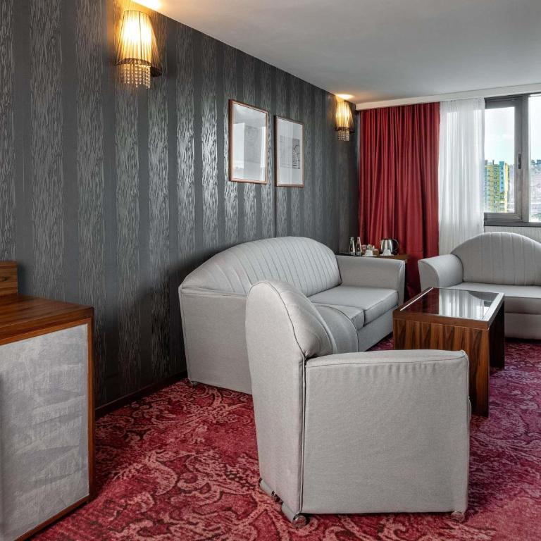 Movenpick hotel Sarajevo - Deluxe King Suite with Sofa - 3