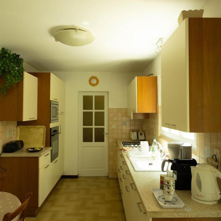 Maison avec jardin - Proche centre-ville - Casa con 1 Camera da Letto - 28