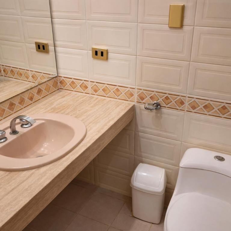 Hotel Asturias - Habitación Triple Confort con ducha - 1