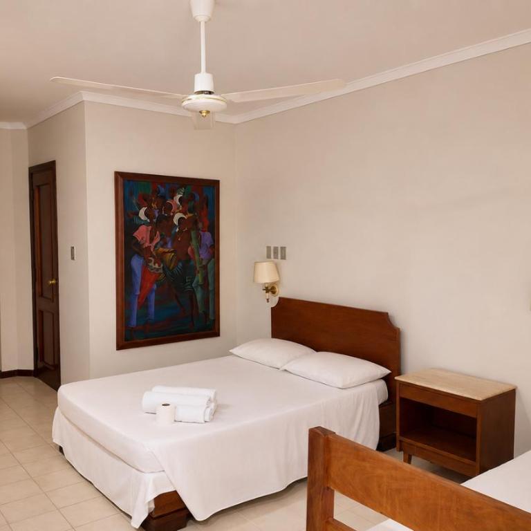 Hotel Asturias - Habitación Doble Estándar con vistas al jardín - 2 camas - 8