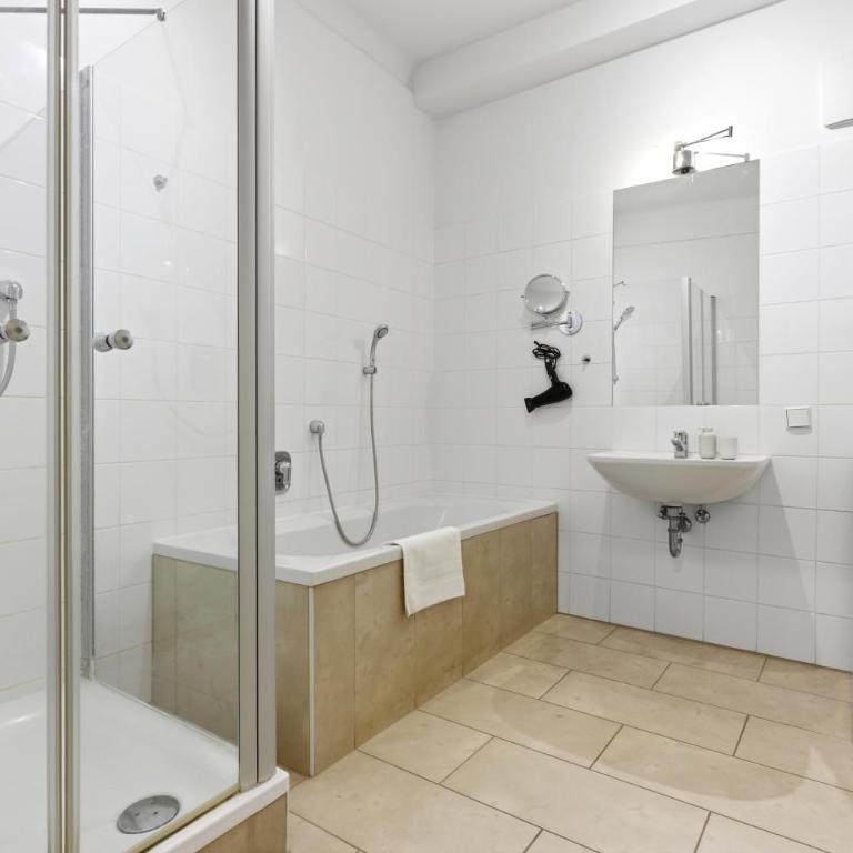 Alpena Homes, Zentrum, sehr geräumig, Küche - Apartment mit 2 Schlafzimmern - 5