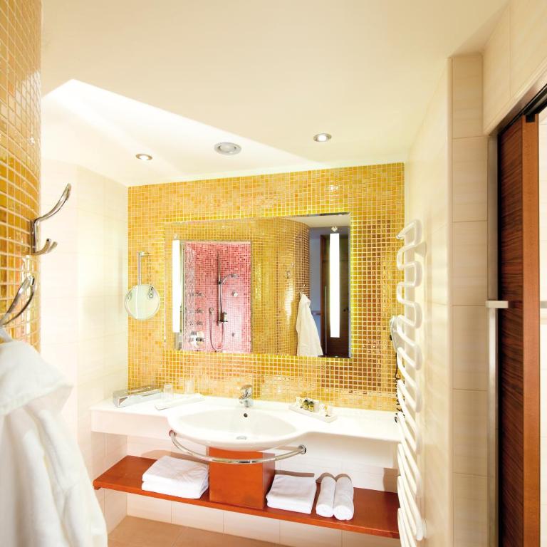 EurothermenResort Bad Ischl - Hotel Royal 4-Sterne Superior - Deluxe Doppelzimmer mit Zugang zum Spa - 1