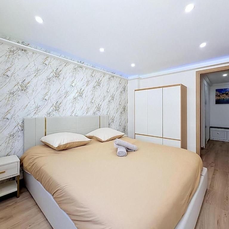 Magnifique appartement rénové dans le cœur de Menton - Two-Bedroom Apartment - 30