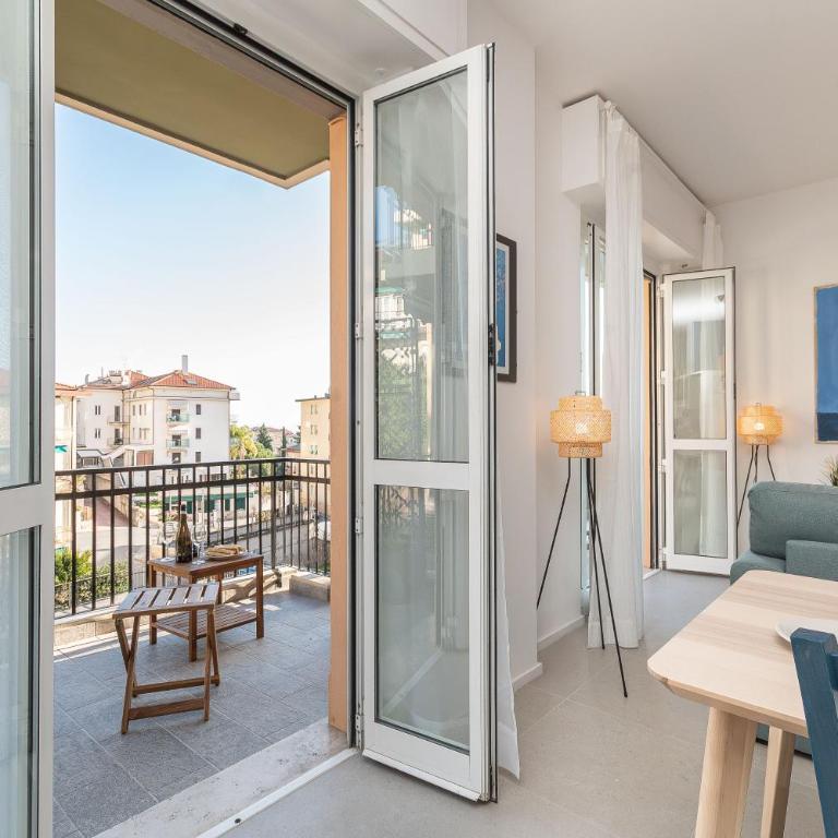 -Vista Mare- Ampio Balcone e parcheggio privato - Appartamento con 1 Camera da Letto e Vista Mare - 54