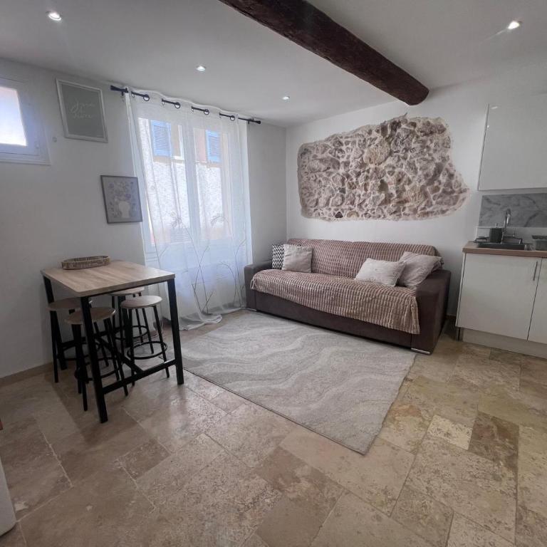 Charmant appartement rénové au cœur du Vieil Antibes - One-Bedroom Apartment - 3