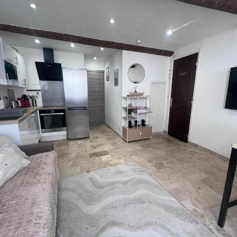 Charmant appartement rénové au cœur du Vieil Antibes - One-Bedroom Apartment - 2