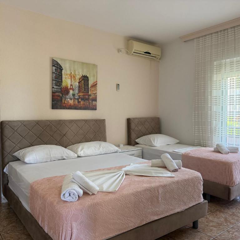 Casa ROBI - Apartments - Classic Triple Room - 1