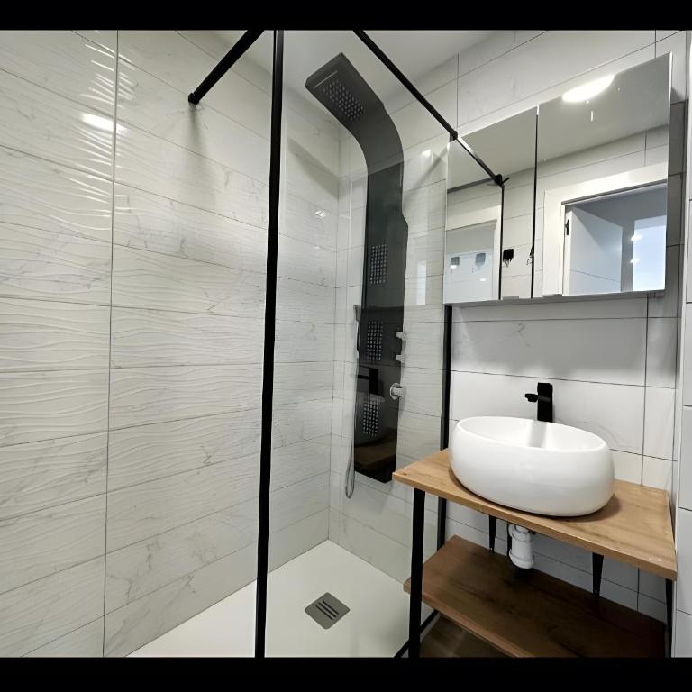 Apartamento con Piscina y Parking - Maison 2 Chambres - 23