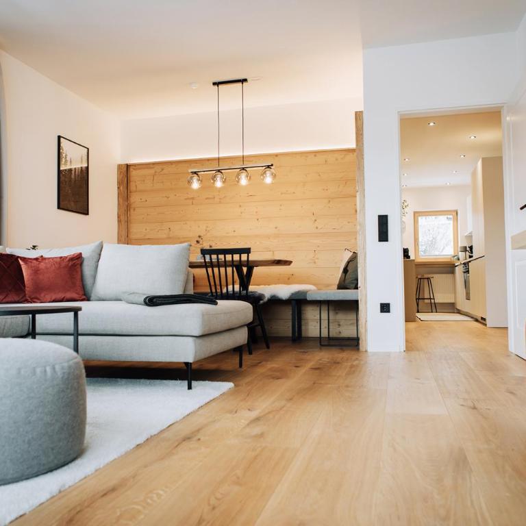Die Karwendelsuite - 5 Sterne FeWo mit bestem Bergblick, zentrumsnah & ruhig gelegen, familienfreundlich - Two-Bedroom Apartment - 3