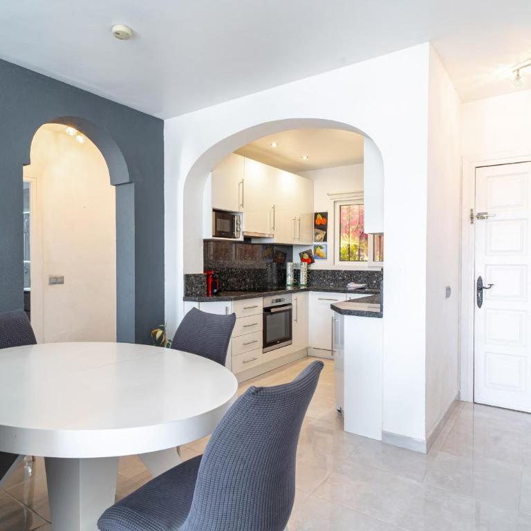 Tropicana 6C - Apartment with Sea Views, Large Terrace and BBQ - Appartement 2 Chambres avec Terrasse et Vue sur la Mer - 12