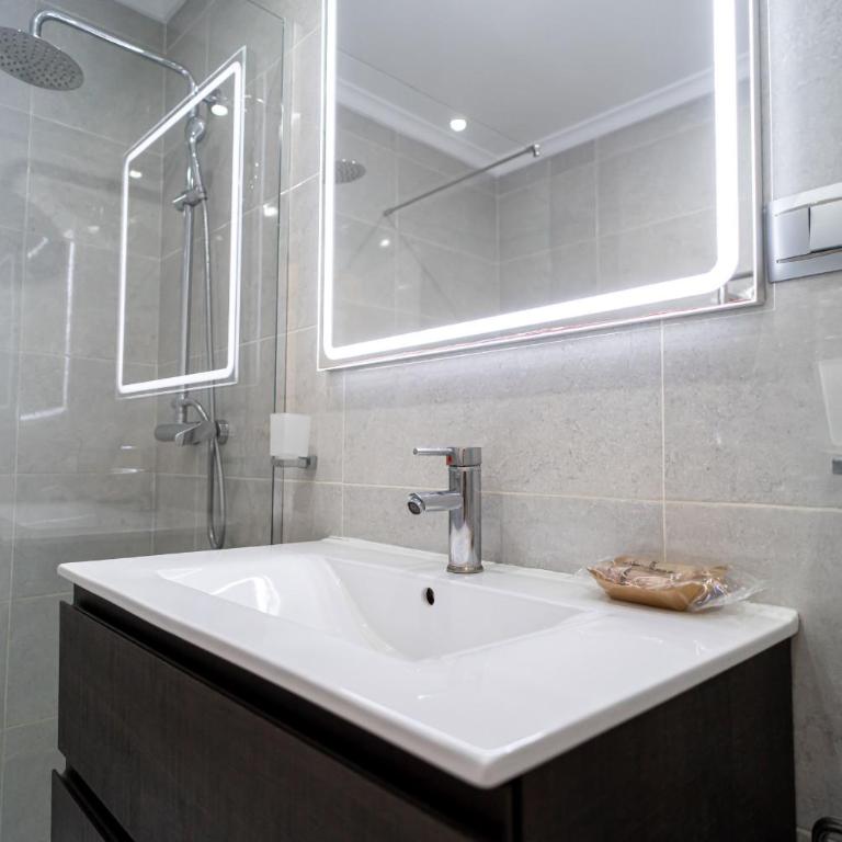 Tropicana 6C - Apartment with Sea Views, Large Terrace and BBQ - Appartement 2 Chambres avec Terrasse et Vue sur la Mer - 29