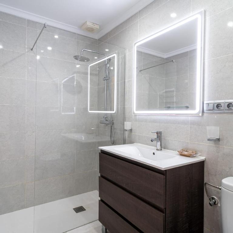 Tropicana 6C - Apartment with Sea Views, Large Terrace and BBQ - Appartement 2 Chambres avec Terrasse et Vue sur la Mer - 31
