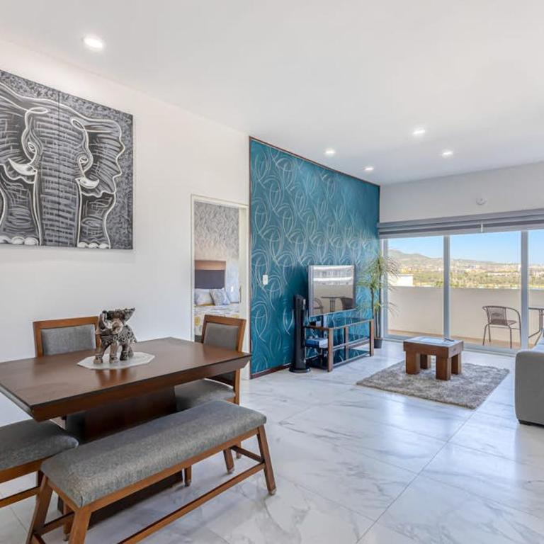 Luxury Condo with Shared Gym, Rooftop Pool, and Centrally Located - Maison de Vacances - 7