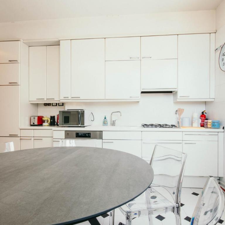 The Queen's Suite - Villa Candela - Three-Bedroom Apartment - 12
