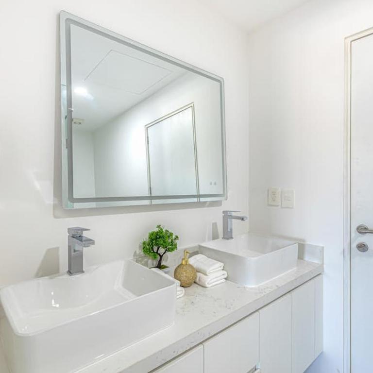 Luxury Condo with Shared Gym, Rooftop Pool, and Centrally Located - Maison de Vacances - 17