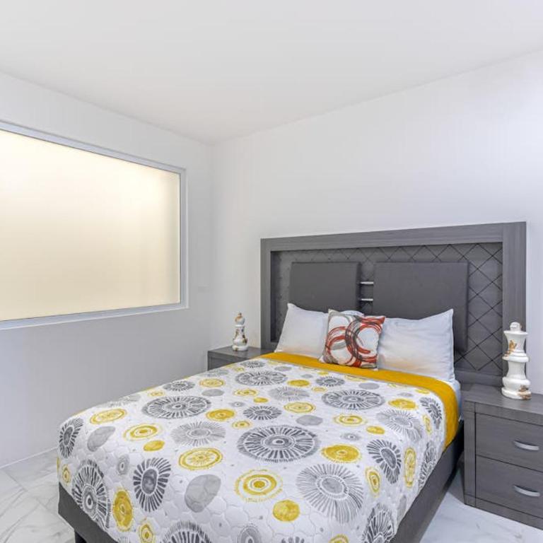 Luxury Condo with Shared Gym, Rooftop Pool, and Centrally Located - Maison de Vacances - 18
