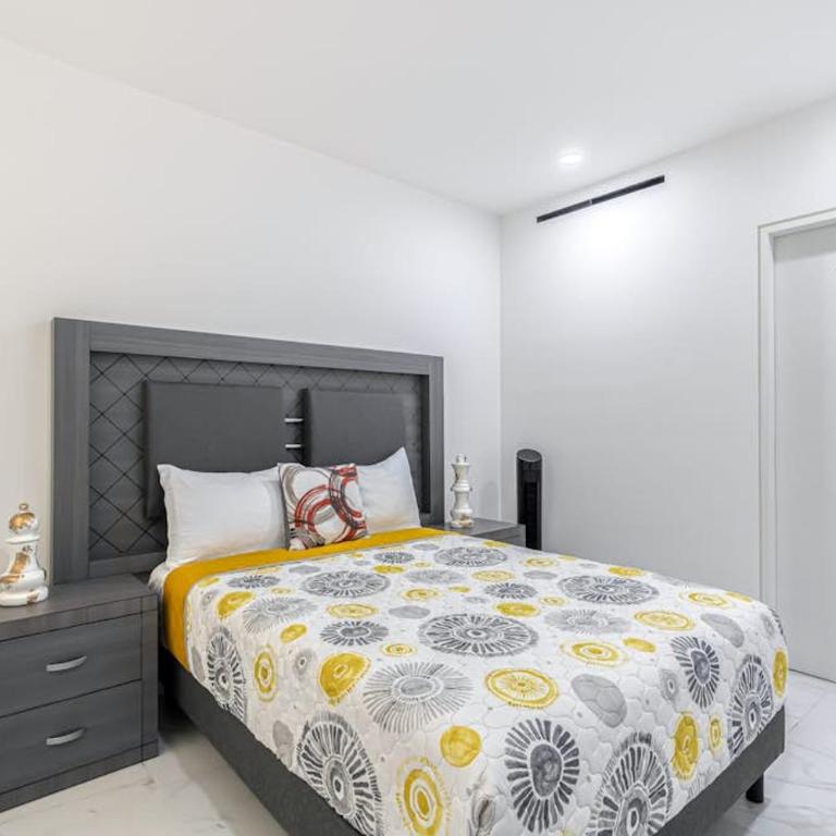 Luxury Condo with Shared Gym, Rooftop Pool, and Centrally Located - Maison de Vacances - 20