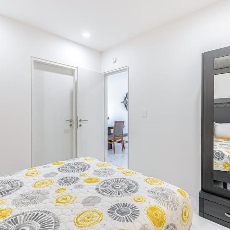 Luxury Condo with Shared Gym, Rooftop Pool, and Centrally Located - Maison de Vacances - 21
