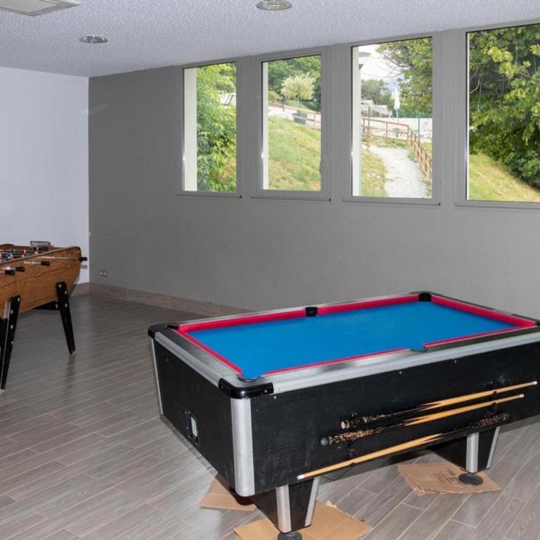 Mobile homes for 4 people with lake view in Residence L'Ecrin du Lac, Chorges - Appartement 2 Chambres - 24