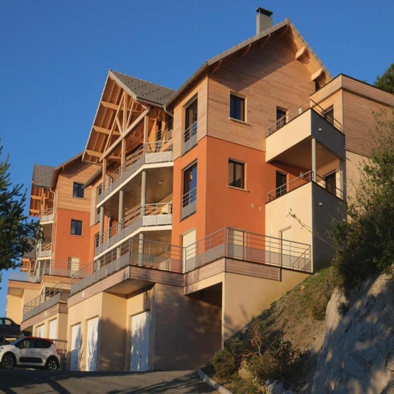 Mobile homes for 4 people with lake view in Residence L'Ecrin du Lac, Chorges - Appartement 2 Chambres - 23
