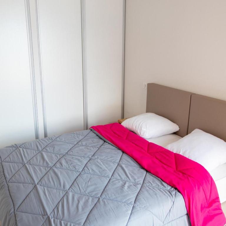 Mobile homes for 4 people with lake view in Residence L'Ecrin du Lac, Chorges - Appartement 2 Chambres - 21