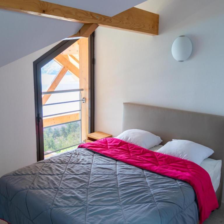 Mobile homes for 4 people with lake view in Residence L'Ecrin du Lac, Chorges - Appartement 2 Chambres - 15