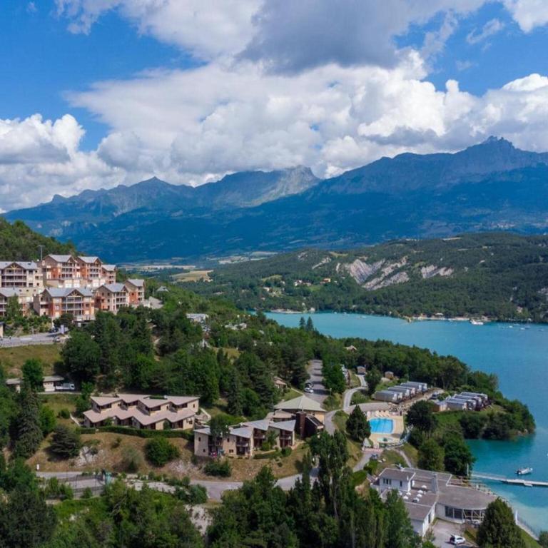 Mobile homes for 4 people with lake view in Residence L'Ecrin du Lac, Chorges - Appartement 2 Chambres - 12
