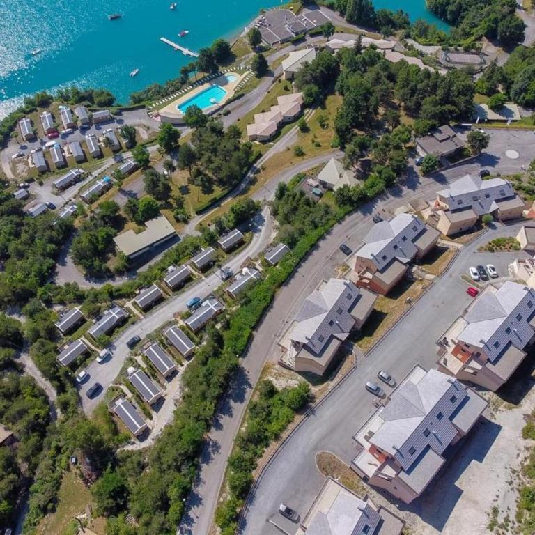 Mobile homes for 4 people with lake view in Residence L'Ecrin du Lac, Chorges - Appartement 2 Chambres - 10