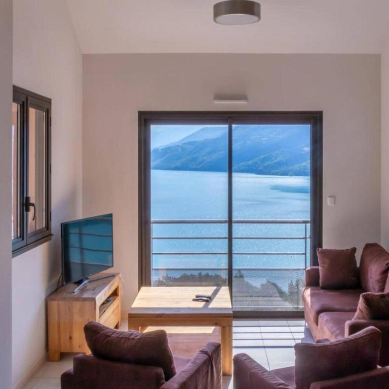Mobile homes for 4 people with lake view in Residence L'Ecrin du Lac, Chorges - Appartement 2 Chambres - 4