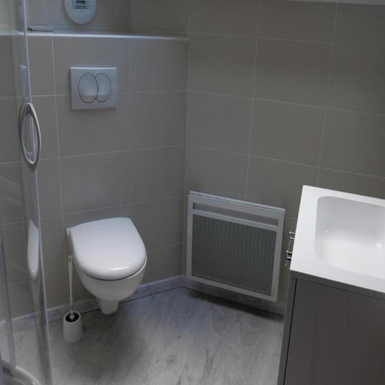 Mobile homes for 4 people with lake view in Residence L'Ecrin du Lac, Chorges - Appartement 2 Chambres - 1