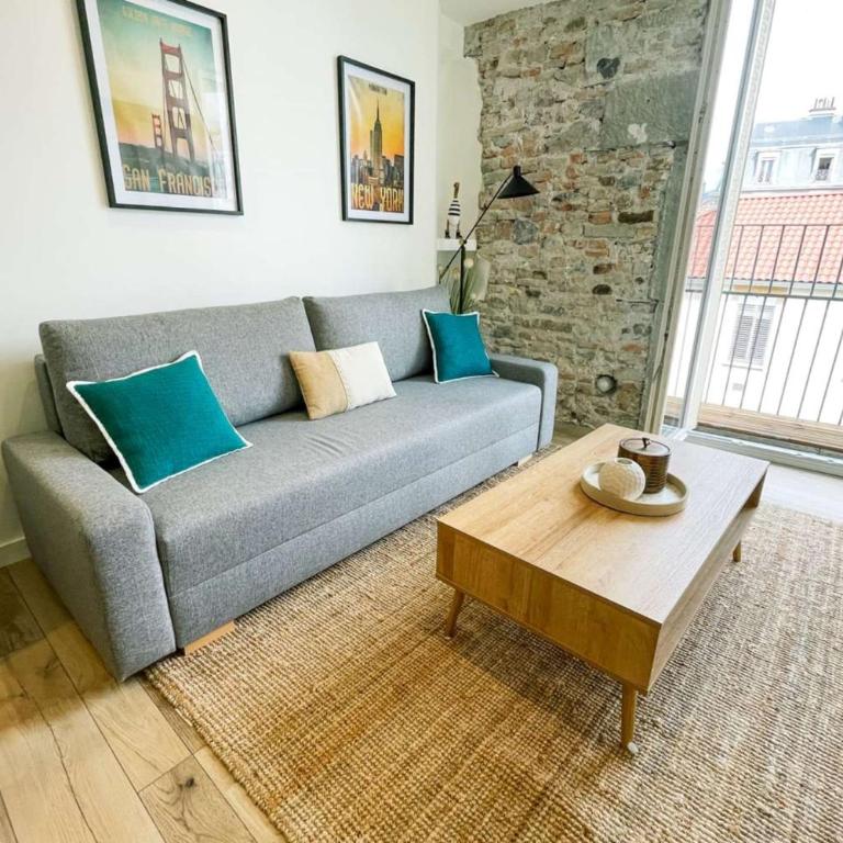 Clary – T2 climatisé lumineux • 4 pers • Hyper centre Grenoble • Vue montagnes - One-Bedroom Apartment with Balcony - 3