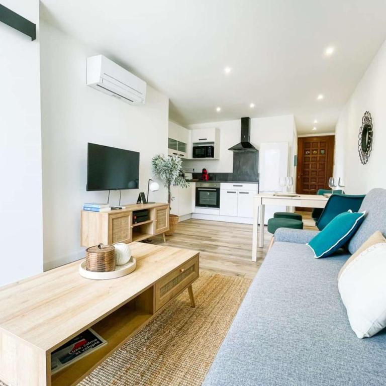 Clary – T2 climatisé lumineux • 4 pers • Hyper centre Grenoble • Vue montagnes - One-Bedroom Apartment with Balcony - 4