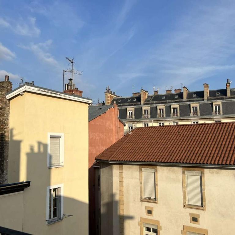 Clary – T2 climatisé lumineux • 4 pers • Hyper centre Grenoble • Vue montagnes - One-Bedroom Apartment with Balcony - 16