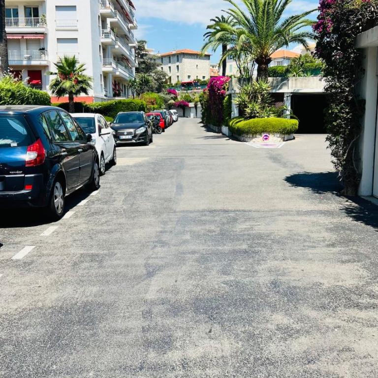 Beautiful apartment with sea view private parking beach - Appartement 2 Chambres avec Balcon et Vue sur la Mer - 4