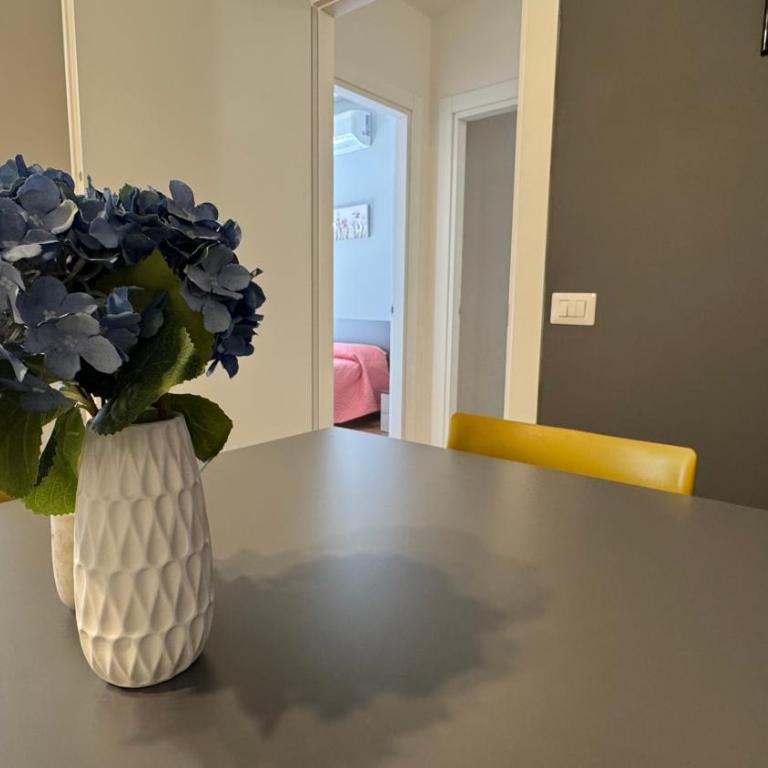 Grisoni Brothers' Lake House - Grisoni Streetview - Two-Bedroom Apartment - 4
