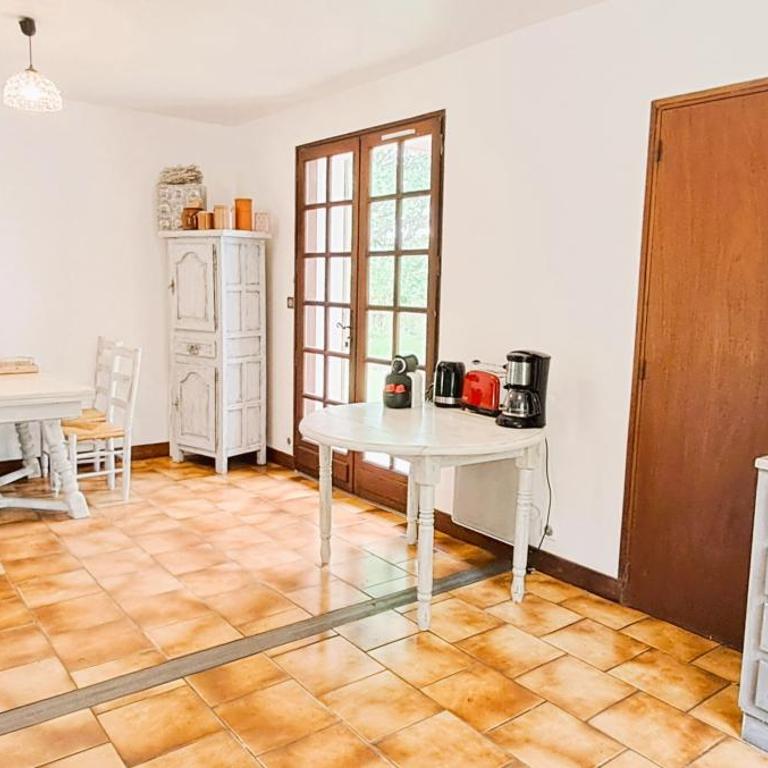 La Villa familiale du Soleil Levant grand jardin - Three-Bedroom House - 36
