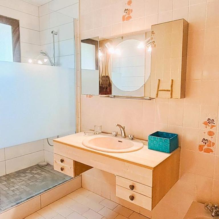 La Villa familiale du Soleil Levant grand jardin - Three-Bedroom House - 20
