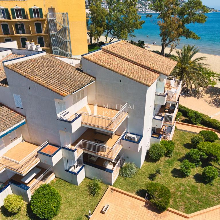Milenial Immo Beachfront with parking Roses - Apartment mit 2 Schlafzimmern, Terrasse und Meerblick - 36